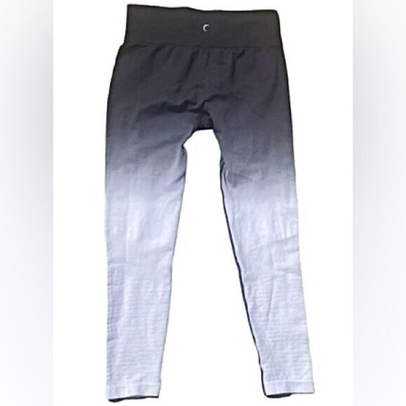 Zyia Active Women's Black White Ombre Capri Leggings Size Medium - Picture 2 of 3